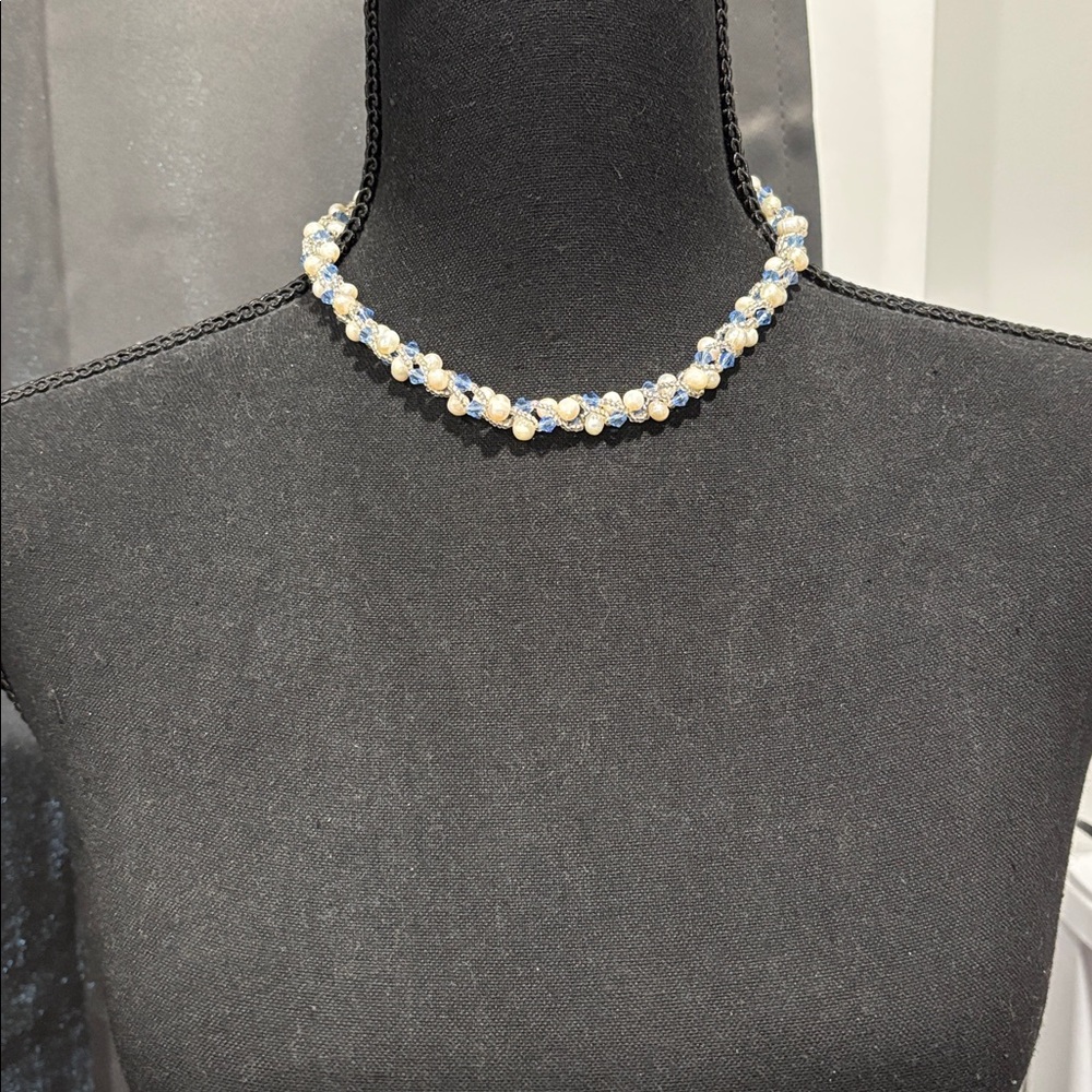 Magnetic closure necklace Pearl and Blue beads - Picture 2 of 3